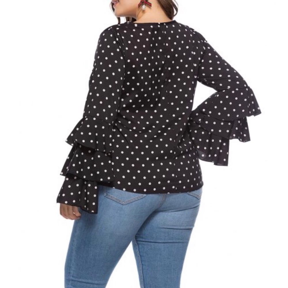 ✨HP✨ Plus Size Polkadot Top - 5 ⭐️ Rated! - Picture 4 of 8